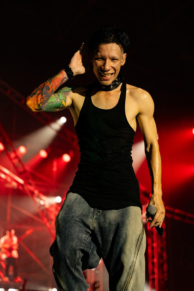 Ai sợ thì đi về phong cách meme