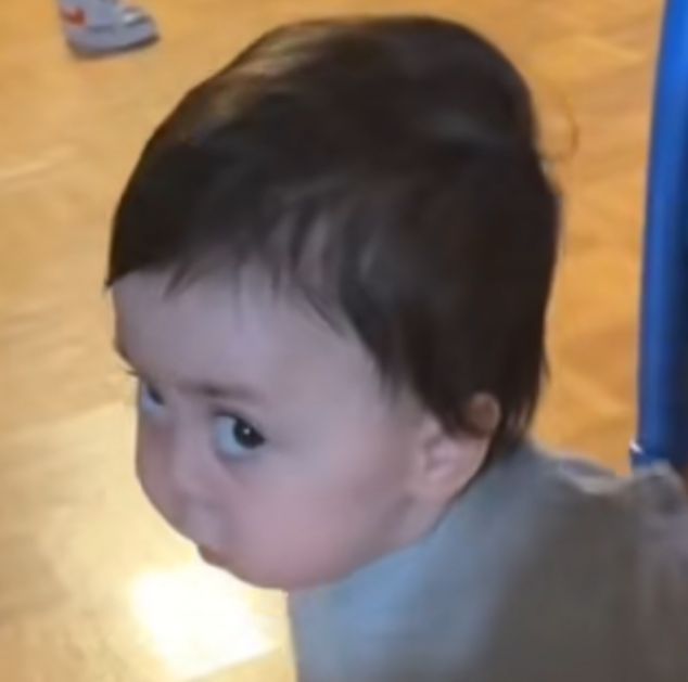 Ảnh chế ánh mắt lườm troll