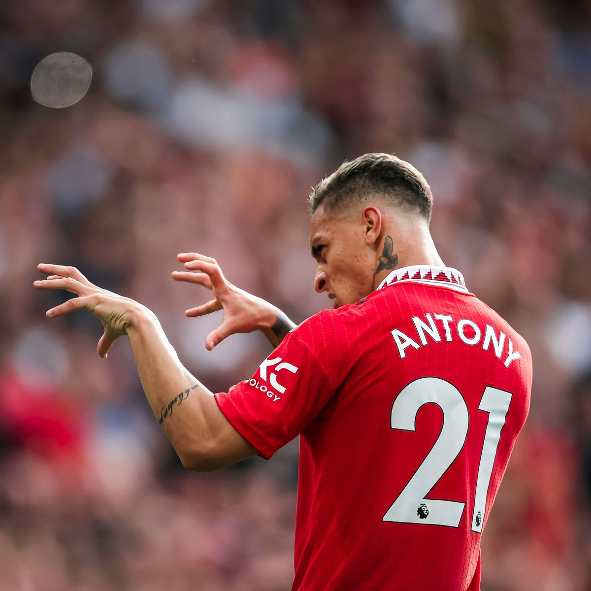 Ảnh chế Antony bất ngờ