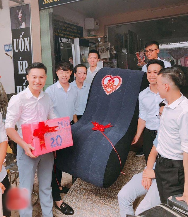 Ảnh chế ghế tình yêu buồn cười