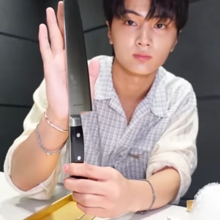 Anh là thiên thần, nhưng thiên thần hay cầm dao