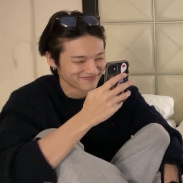 Ảnh meme ngại ngùng dễ thương thường được chia sẻ rầm rộ trên mạng