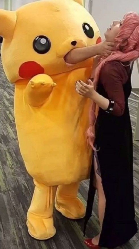 Bên trong là hoảng loạn, bên ngoài vẫn cute
