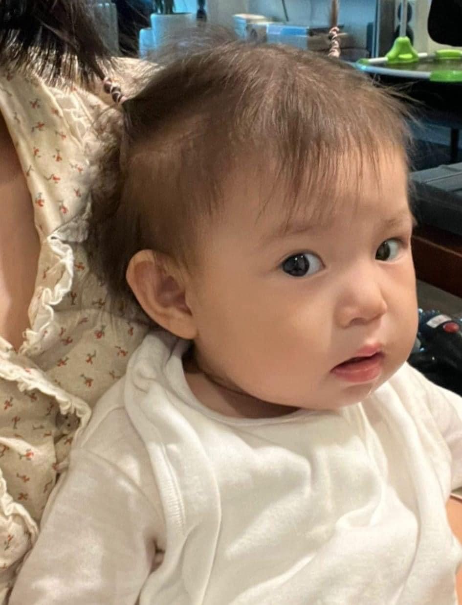 Biểu cảm ánh mắt khó ở