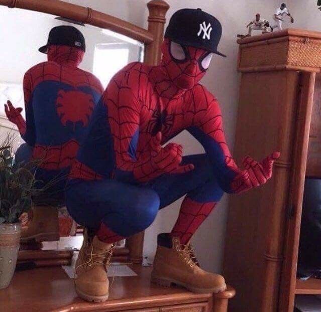 Càng đông người, meme Spiderman càng đúng lúc