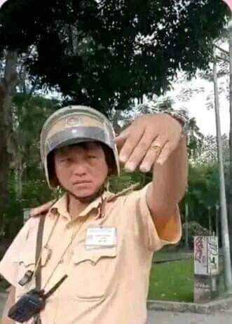 Công an giao thông meme