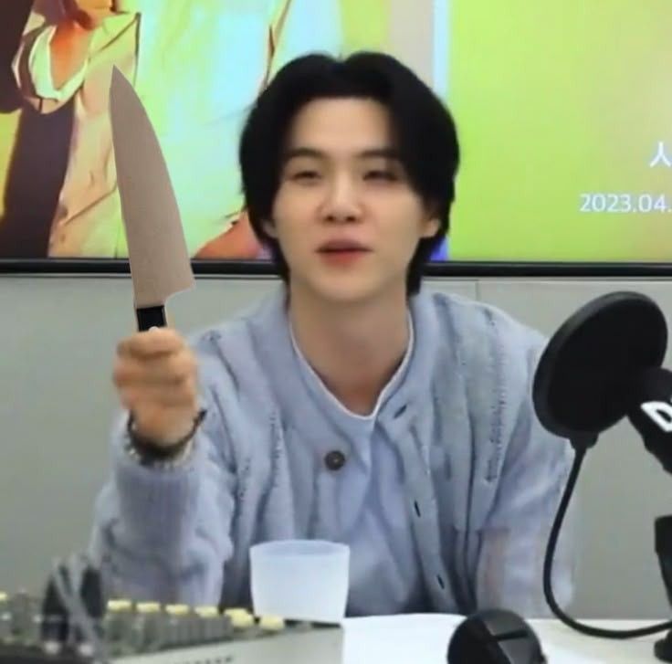 Dao có thể rỉ, nhưng lòng em thì không