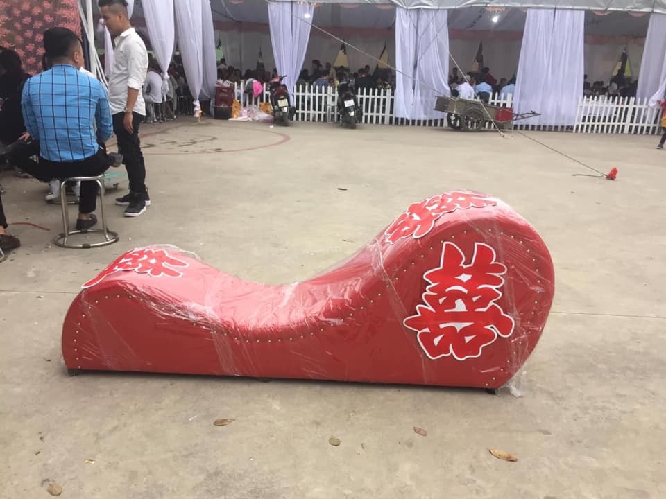 Ghế tình yêu meme ngộ nghĩnh