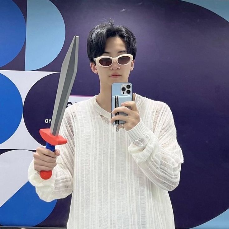 Ghen là bình thường, cầm dao là phong cách