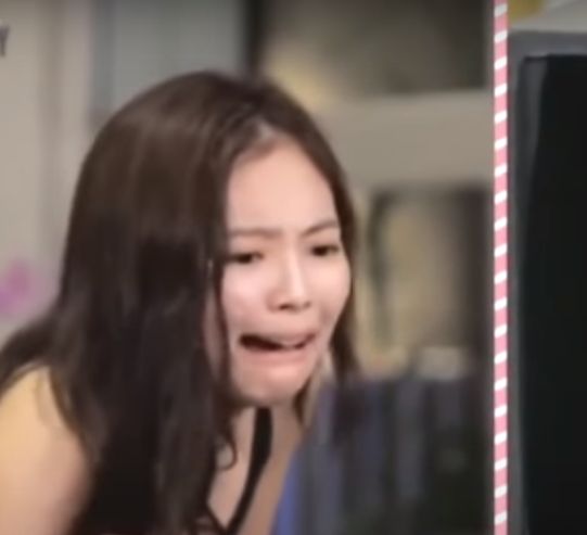 Giọng điệu như thể ai cũng đang mắc lỗi