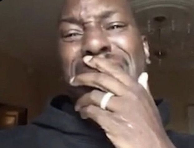 Hạnh phúc ngắn ngủi, nỗi buồn thì dài