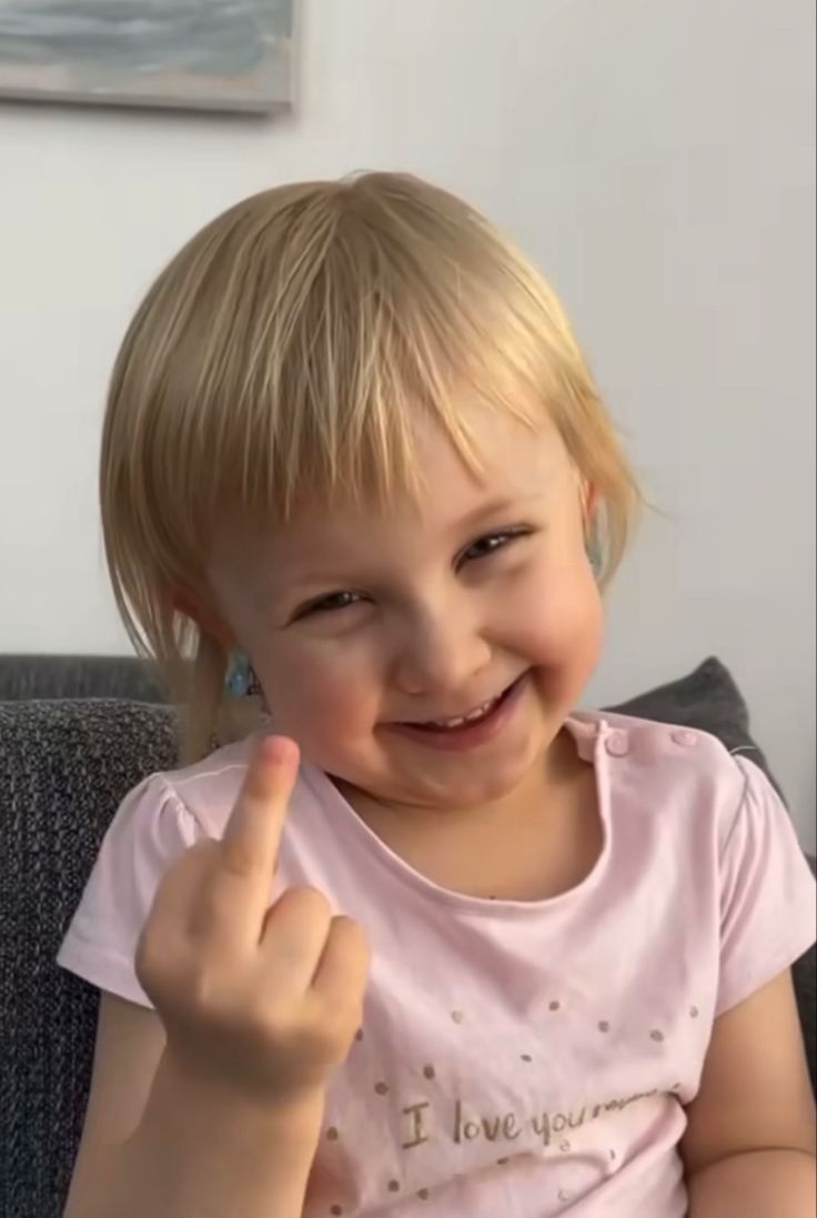 Hình ảnh ngón tay giữa meme thẳng thắn