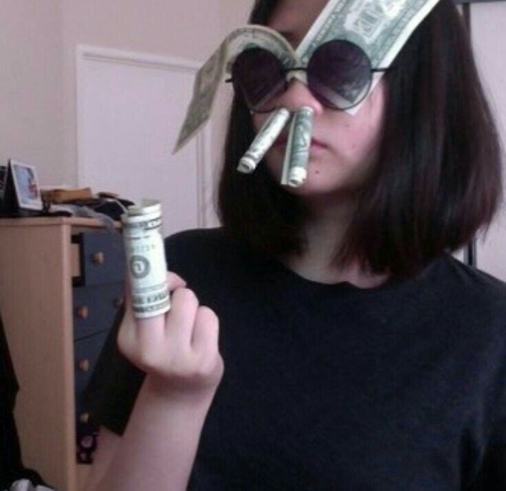 Hình chế tiền bựa viral