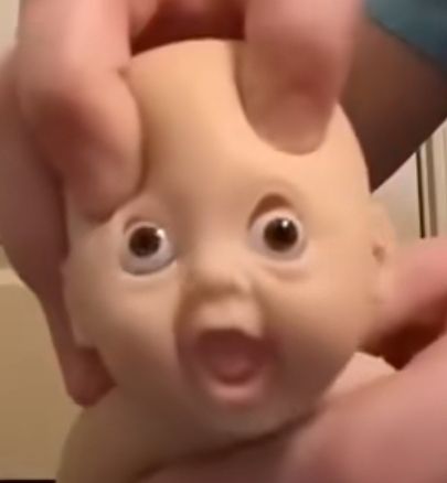 Khi mọi thứ xoay chuyển như plot phim hài