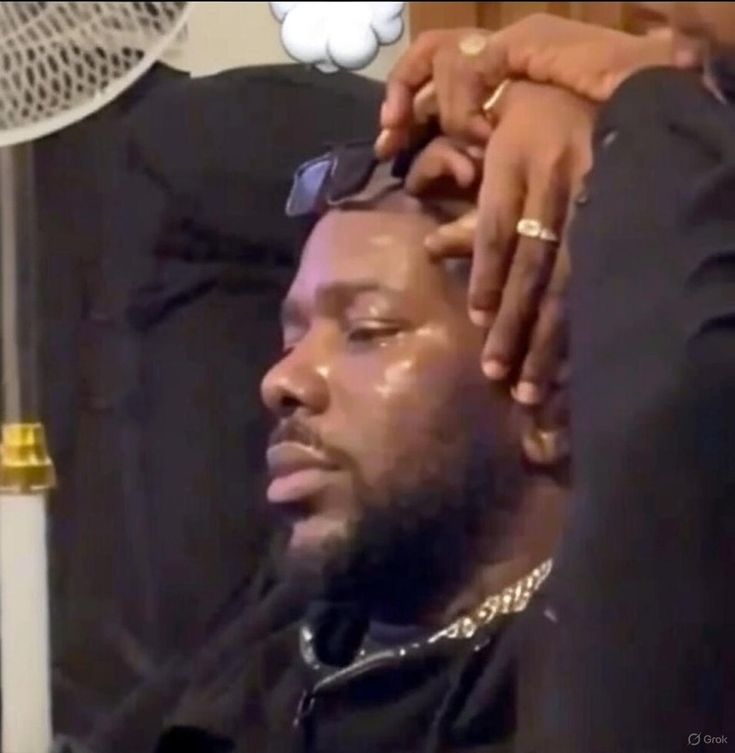 Không ai bên cạnh khi em cần nhất