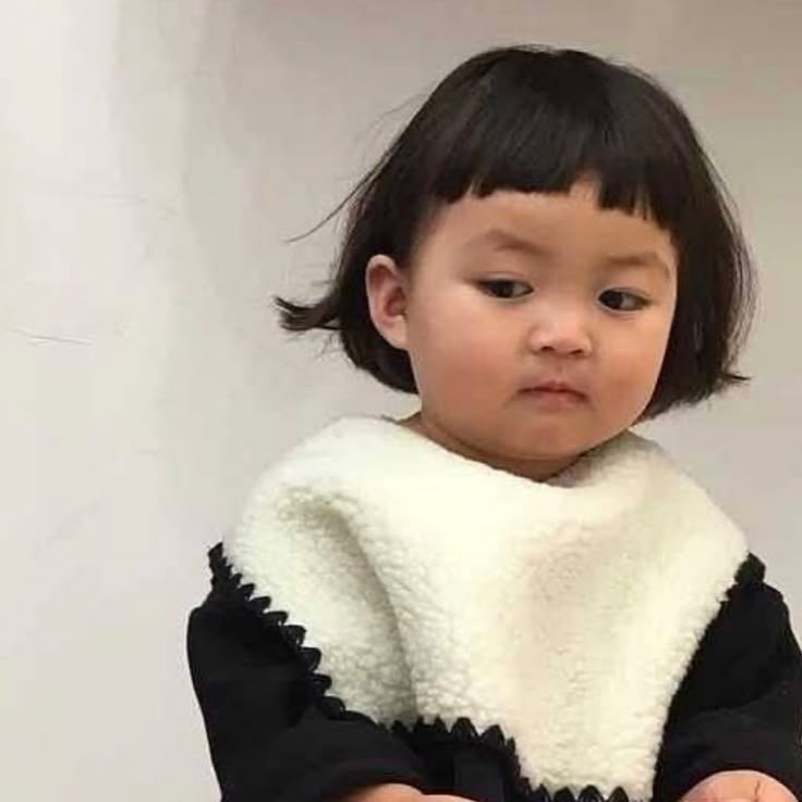 Không ai bên cạnh thì mình làm bạn với mình