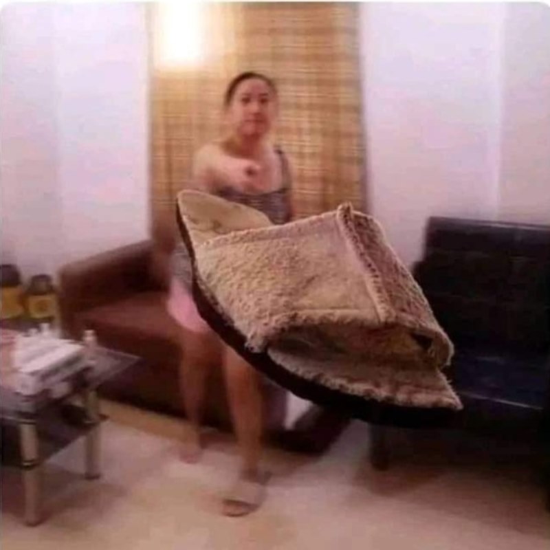 Ký ức đau thương: dép và tiếng hét