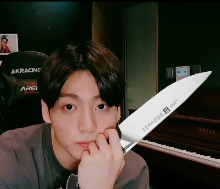 Lỡ cầm dao rồi, anh tính nói gì thêm