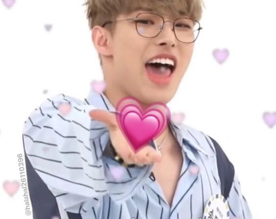 Hình tim bay hài hước