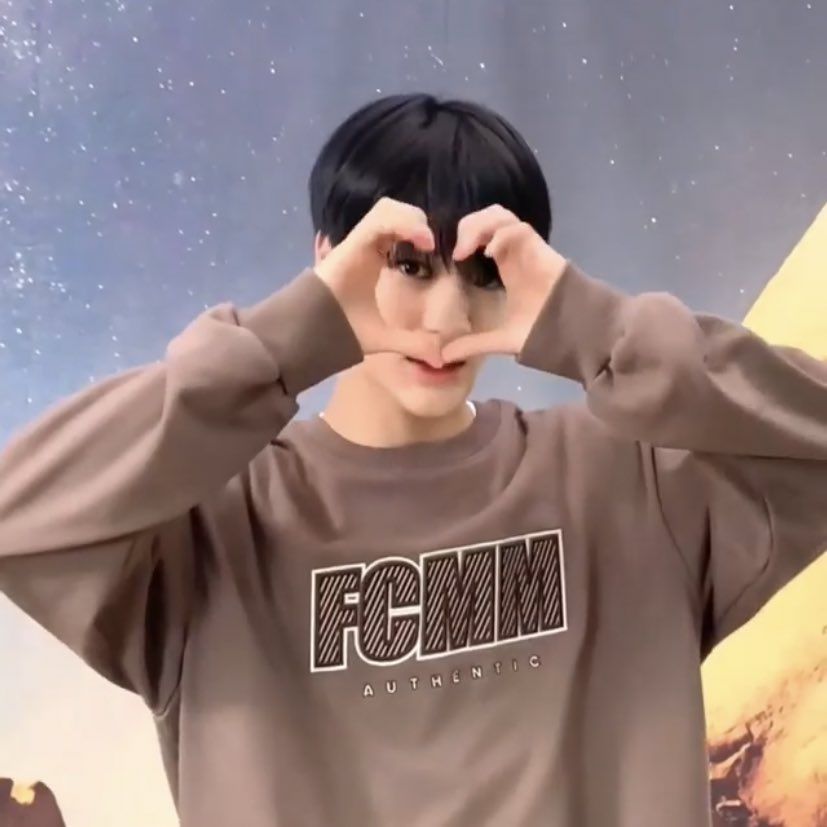 Sticker thả tim cute thân thiện