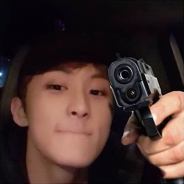 Meme bắn súng sáng tạo