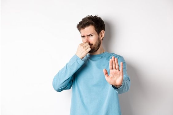 Bạn không cần cố đâu, đã đủ kỳ lạ rồi
