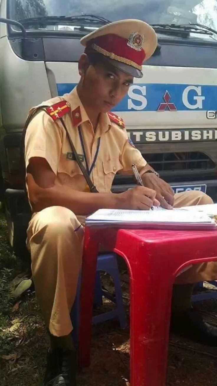 Meme chú cảnh sát dễ thương