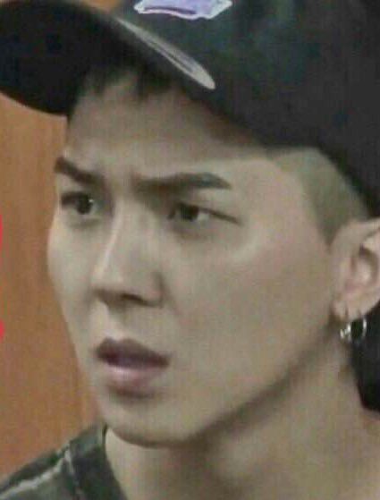 Meme hoang mang hài hước