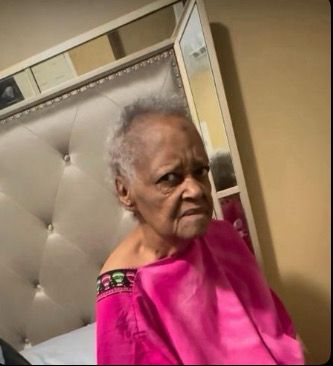 Meme liếc hài hước viral