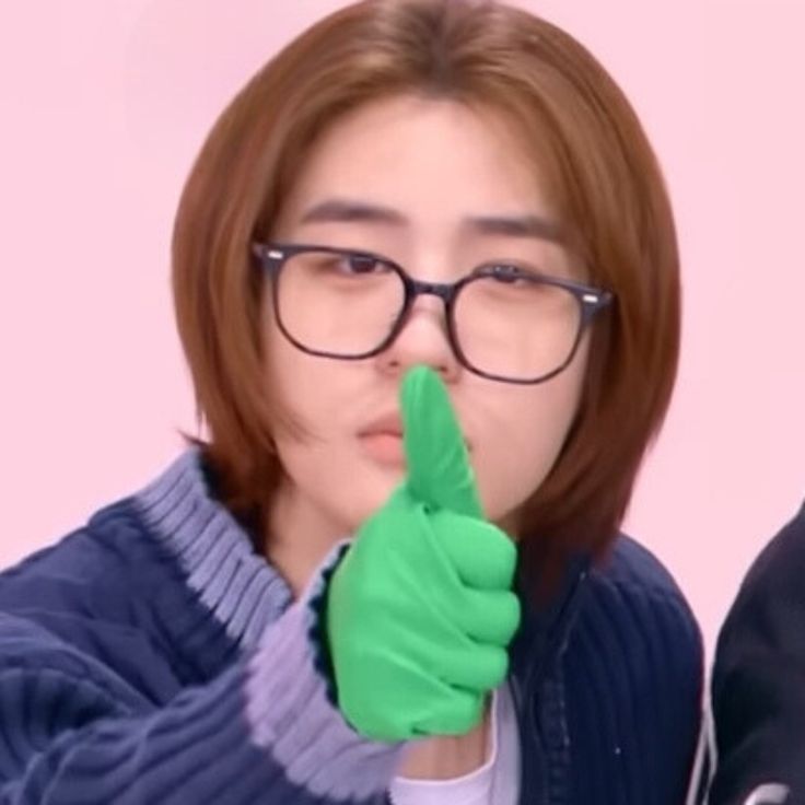 Meme like phản ánh thói quen dùng hài hước để giao tiếp của cư dân mạng hiện đại