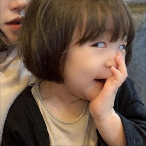 Meme lườm cute hài hước