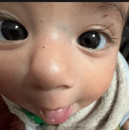 Meme lườm lạ mắt