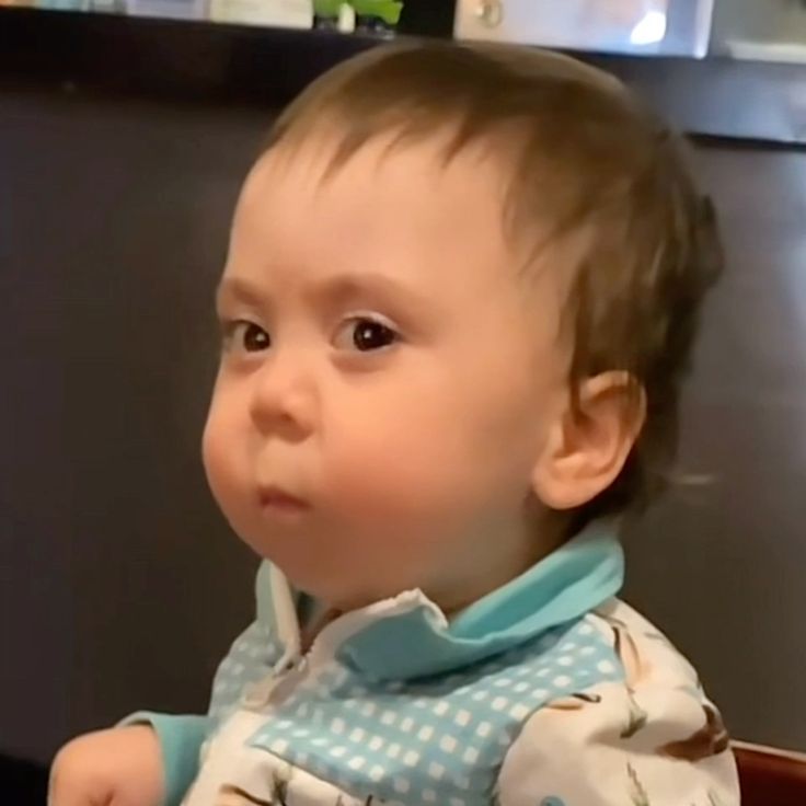 Meme lườm mắt độc đáo