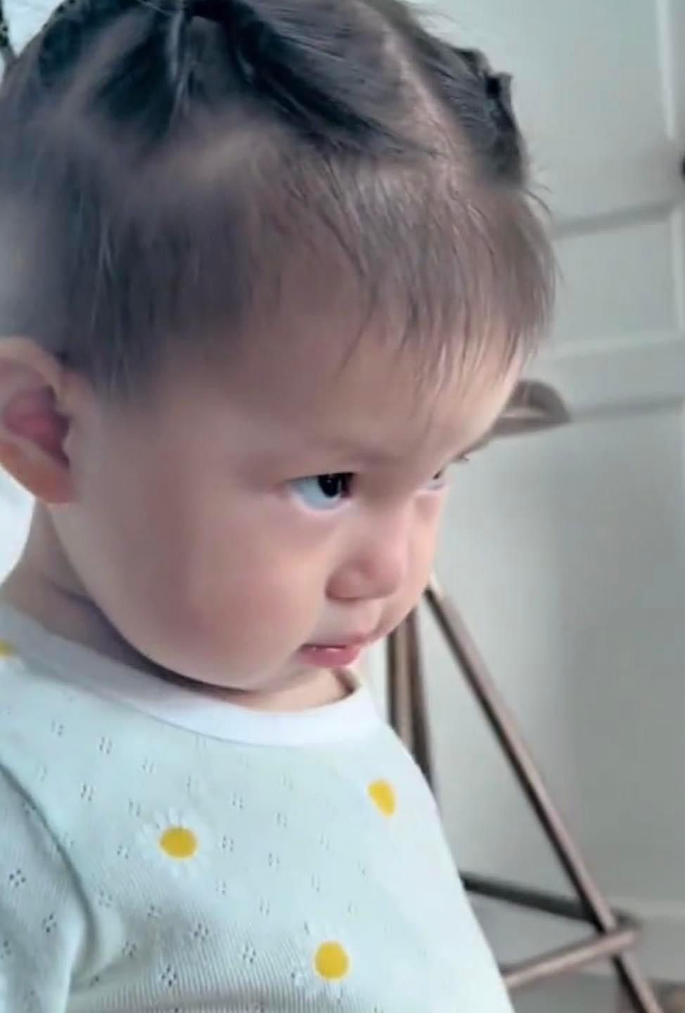 Meme lườm mắt sắc nét