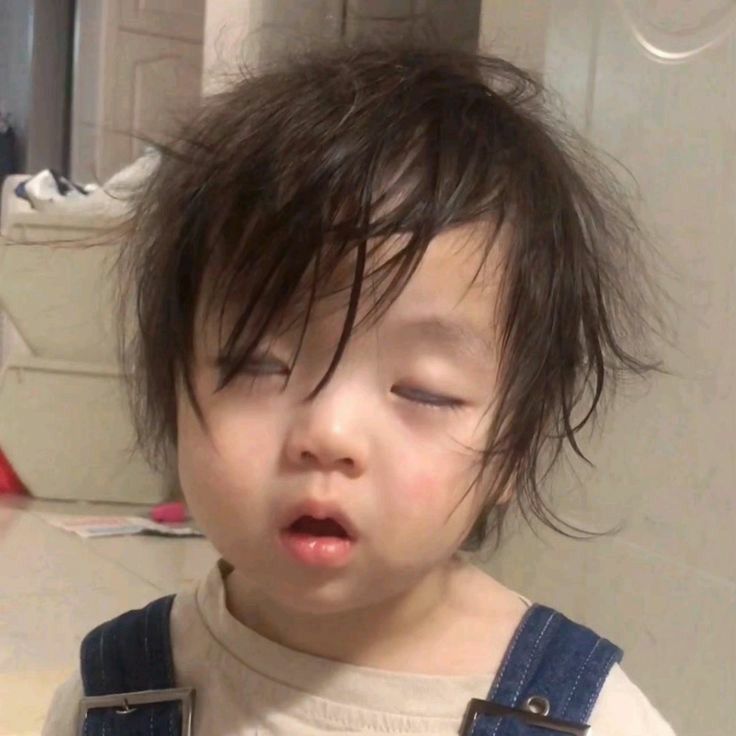 Meme mắt thâm buồn cười