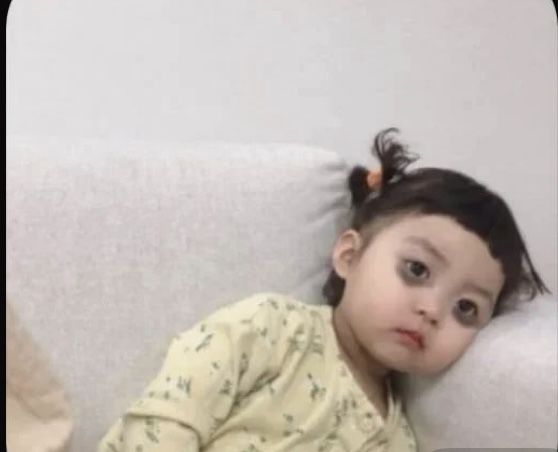 Meme mắt thâm độc đáo