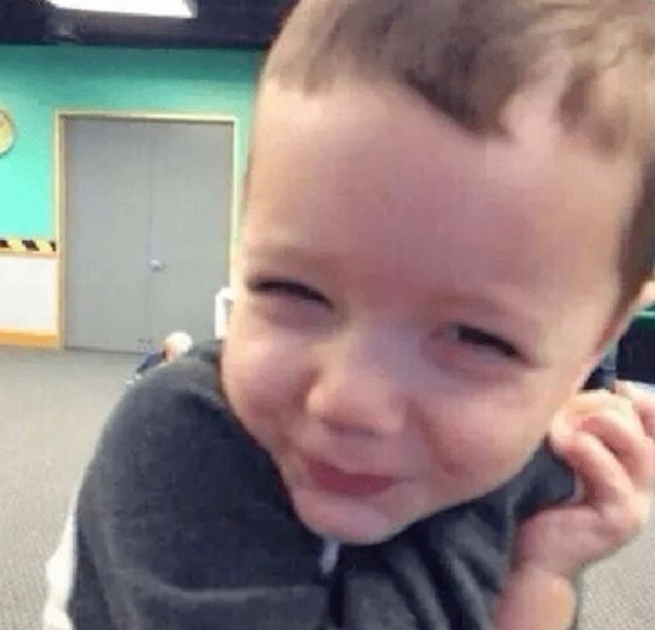 Meme ngại che mặt làm cho câu chuyện thêm thú vị và đầy hóm hỉnh