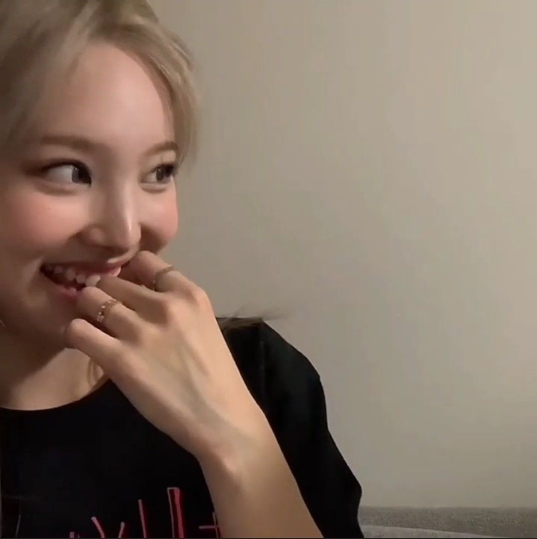 Meme ngại quá tạo điểm nhấn hài hước trong nhiều cuộc trò chuyện bạn bè