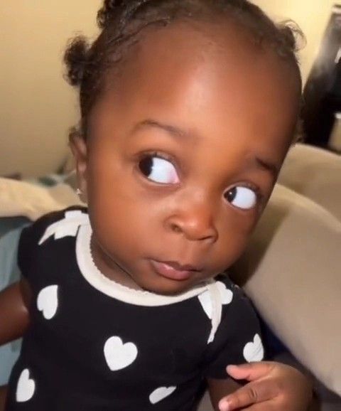 Ánh mắt xéo bất ngờ