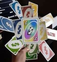 Ảnh chế đảo chiều Uno bùng nổ