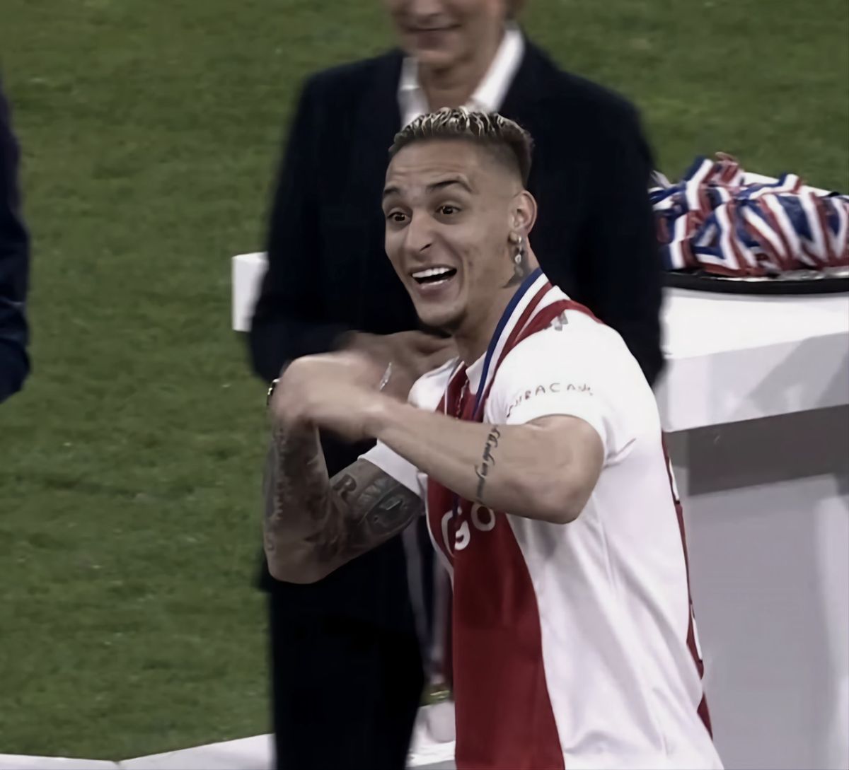 Meme Antony lan truyền nhanh