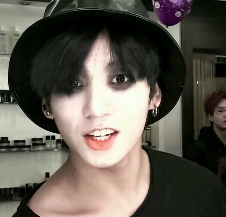 Meme mắt thâm hài hước