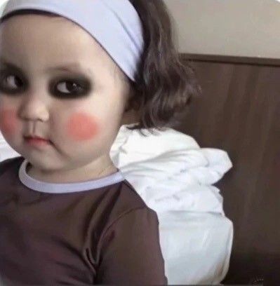 Meme mắt thâm ngộ nghĩnh