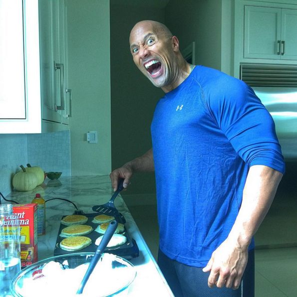 Nói gì cũng được, đừng để The Rock liếc