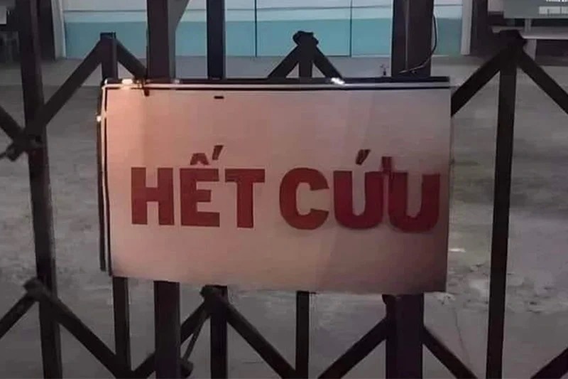 Vỡ trận rồi, hết cứu