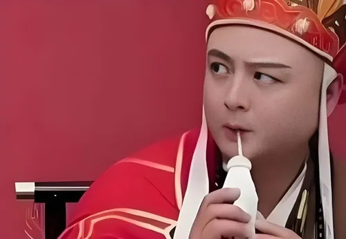 Meme Đường Tăng uống sữa