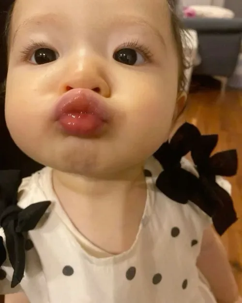 Meme hôn ngọt ngào