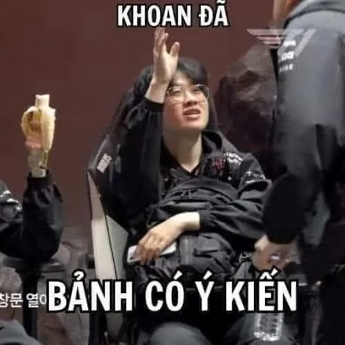 Story » Tổng hợp Meme Giơ Tay Phát Biểu, Ý Kiến: Khi im lặng là vàng, còn phát biểu là… vô tri