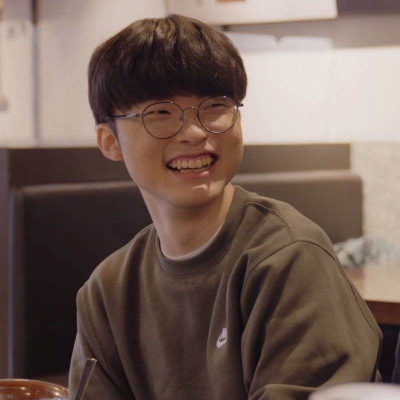 Faker meme cười tươi