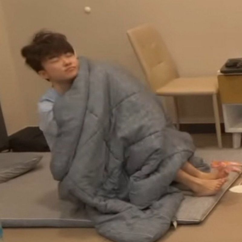 Faker meme mới ngủ dậy